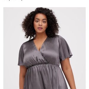 Torrid 1x lily babydoll surplice crinkle gauze shiny grey blouse